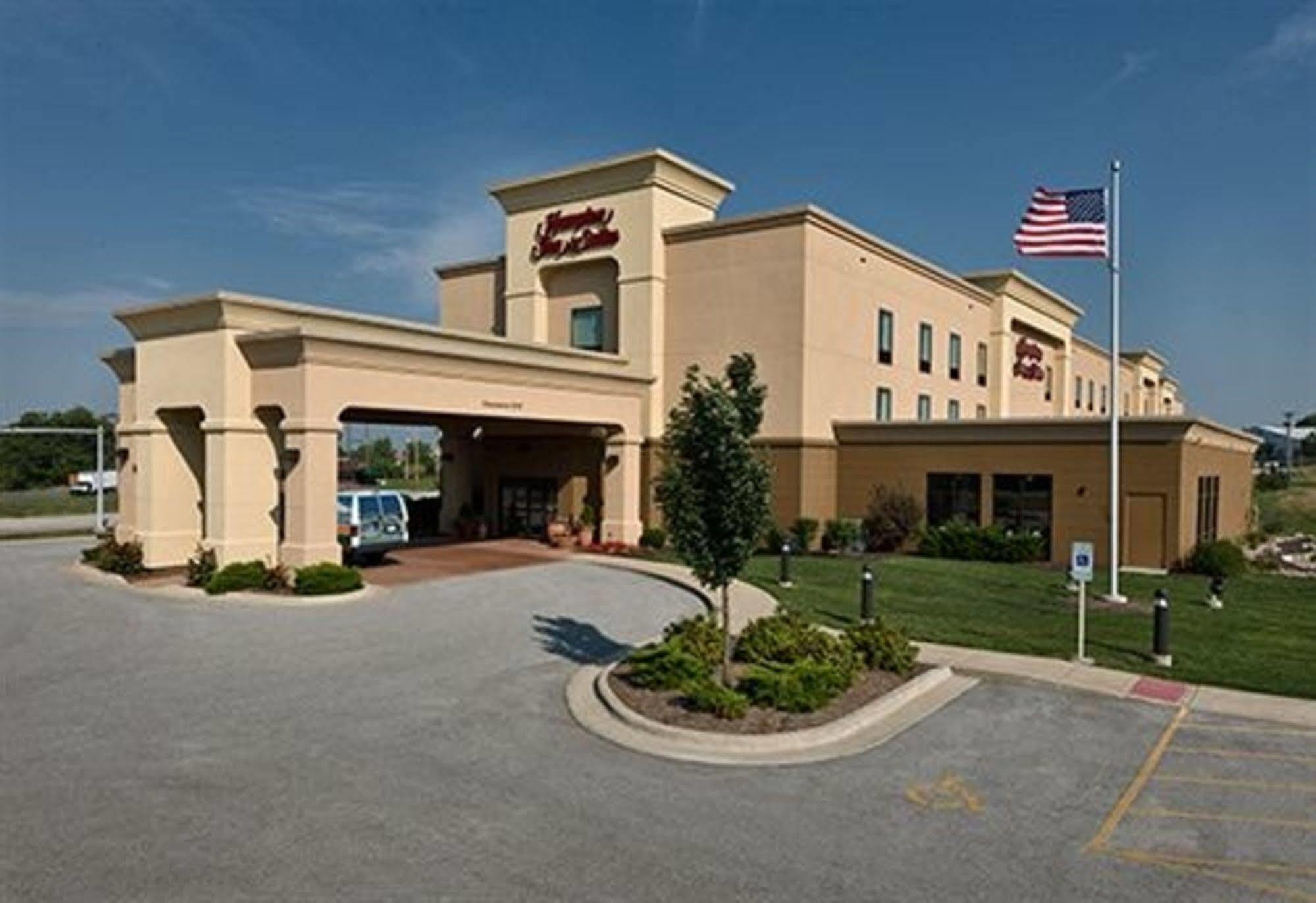 Hampton Inn & Suites Moline-Quad City Int'L Aprt Buitenkant foto